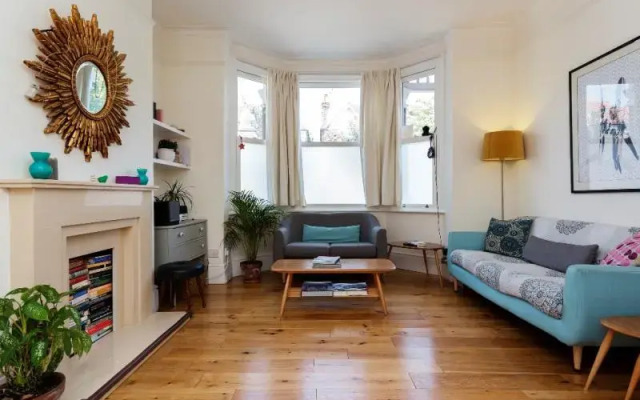 Veeve  4 Bed Home On Larden Road In Ealing