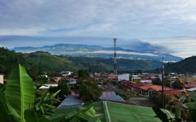 Montaña Linda Guest House Orosi