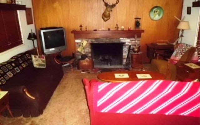 Near Lake Plus View 2 Bedroom Home by RedAwning