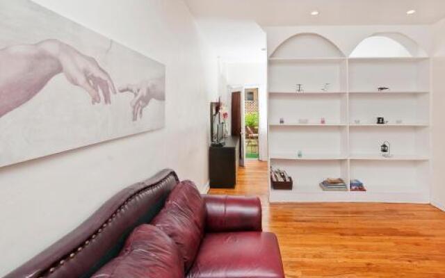 Midtown East Apartments by Globe Quarters