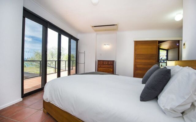 The Beach House at Arthur Bay