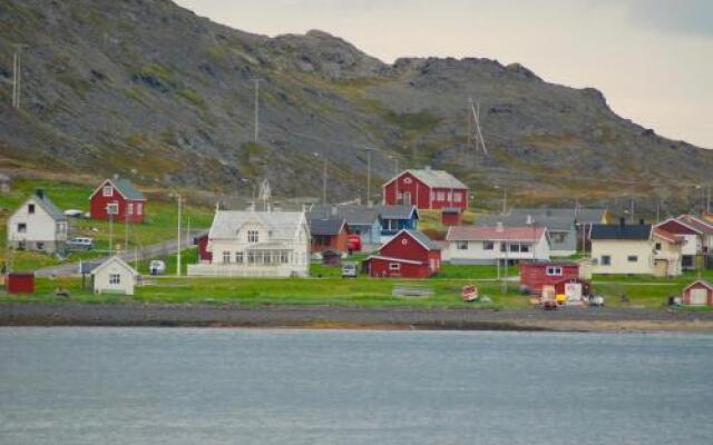 Kongsfjord Holiday Home