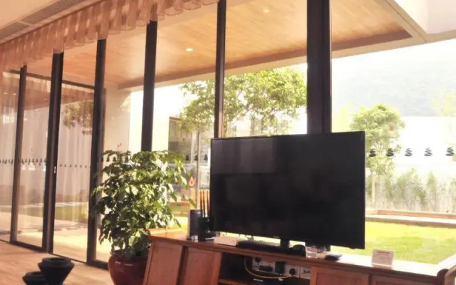 Elite Aqua Hot Spring Villa Hotel
