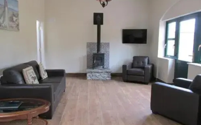 Lakeview Courtyard Cottage