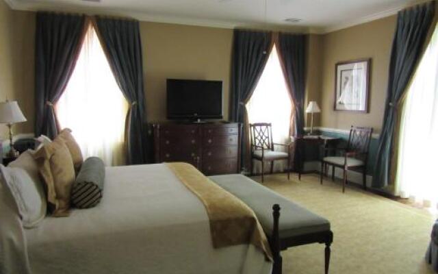 Woodlands Inn