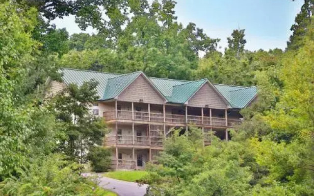 Briarstone Lodge Condo 13F by RedAwning