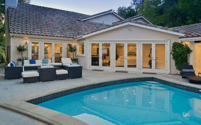 Breathtaking Views in Encino Hills Pool