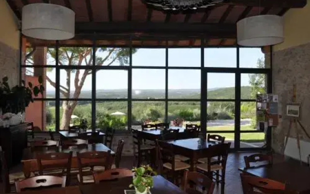 Tenuta Poggetti E Santa Laura