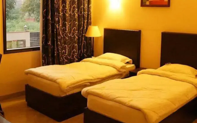 OYO Premium Golf Course Road