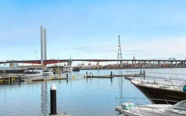 Port Melbourne 3 Level Townhouse 3bed3bath Family Style Vpm085