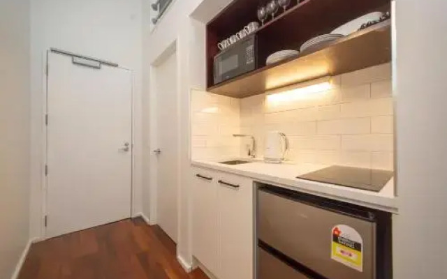 Urban Chic Loft Off Queen street