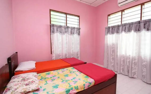 Lesa Guesthouse - Panji Alam