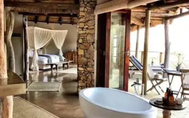 Nambiti Plains Private Game Lodge