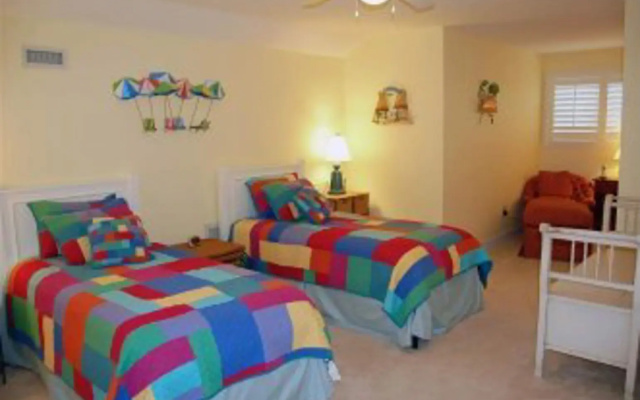 516 A Drive Away 3 Br villa by RedAwning