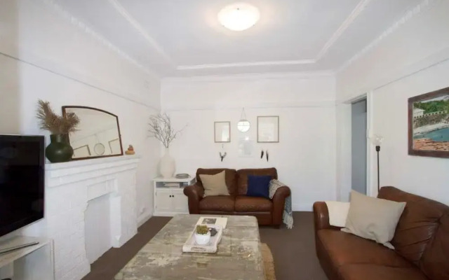 COOGEE GILES (640i)
