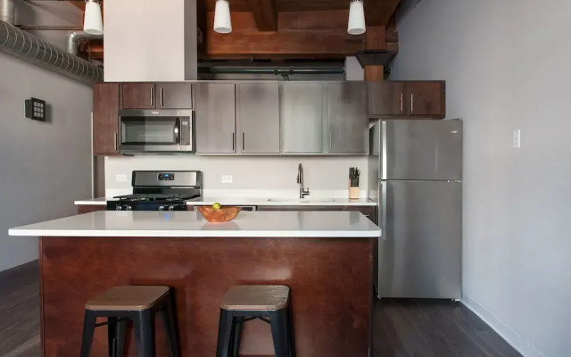 Bright South Loop Suites by Sonder