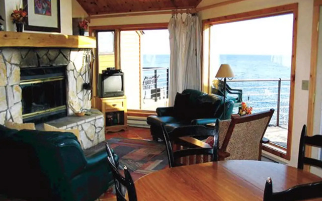 The Lakehomes at Superior Shores