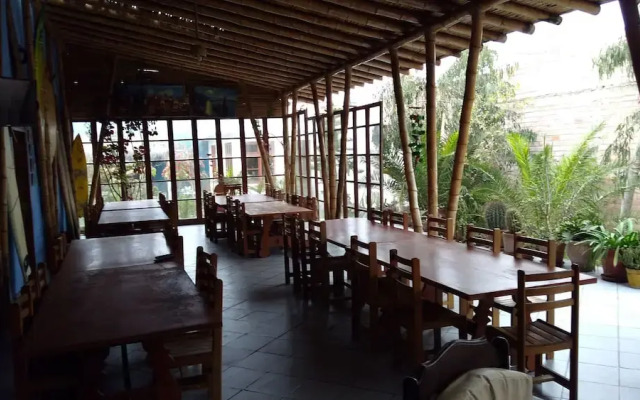 Luisfer Surf Camp