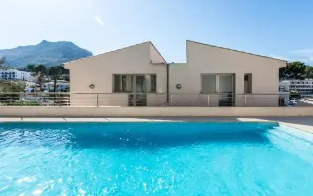 Molins 5 near the sea