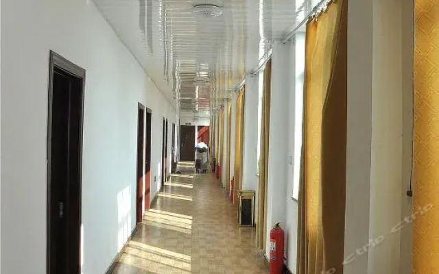 Yinan Shangjia Express Business Hotel