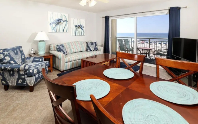 Pelican Isle 215 by RedAwning