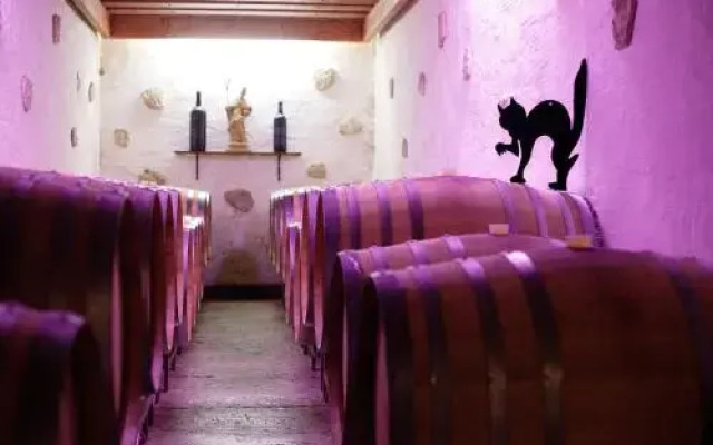 Weinhof & Gästehaus Dombi Weiss