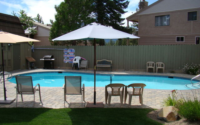 Chateau de Everett - 2 Br Home