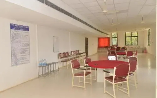 Iroomz Hotel Gaurav Garden