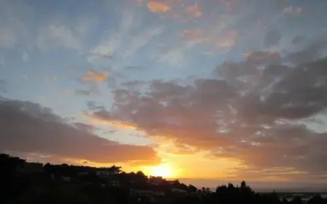 Pacific Sunrise Apartment