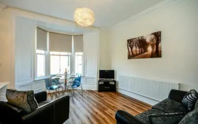 Flat 2 Bluebridge Court - Cliffords Reach