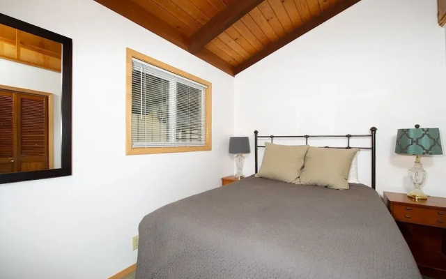 Ocean Watch At Surfland 4 Br cottage by RedAwning