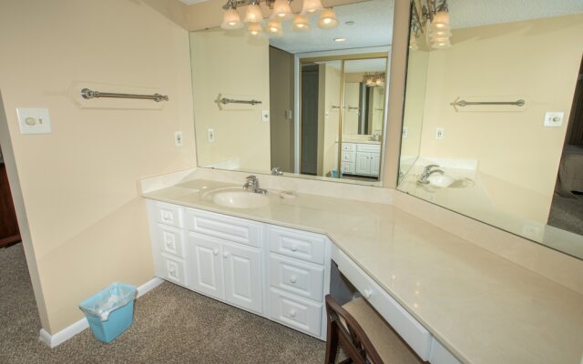 Inlet Reef 206 2 Bedroom Condo by RedAwning