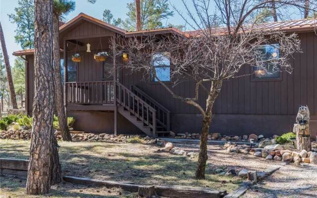 Bear Cat Crossing - Three Bedroom Cabin