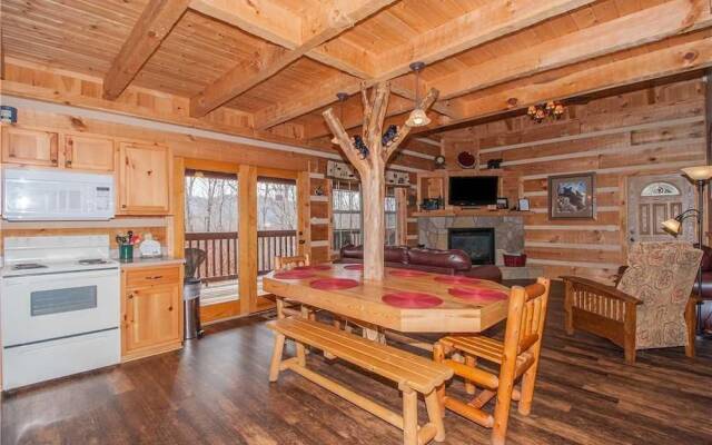 Chubby and Cubbys Den - Three Bedroom Cabin