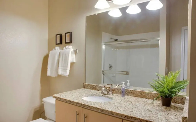 Spacious 2BR Apt in South End