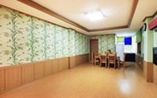 Ganghwa Haeneomi Pension