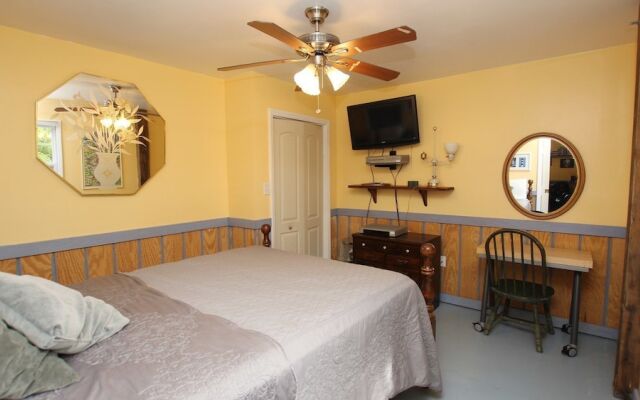 WindOver - 5 Br home by RedAwning