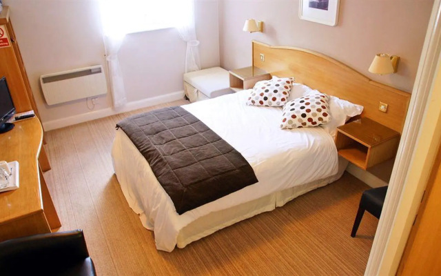 Red Lion & Cellar Room Hotel
