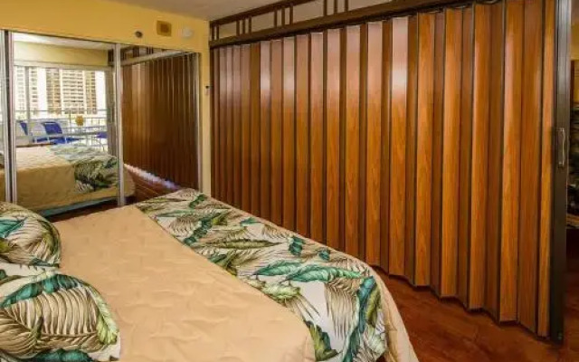 Ilikai 1130 - Studio Condo