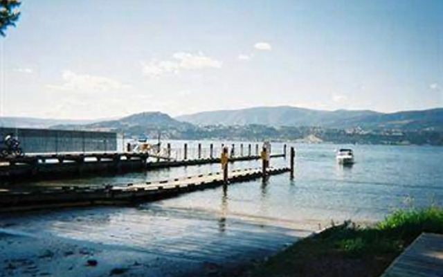 Kelowna Lakeshore Inn