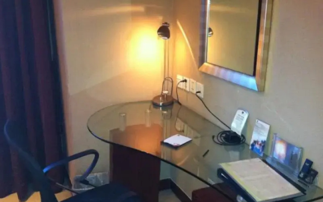 Yun-Ray Ambassador Hotel