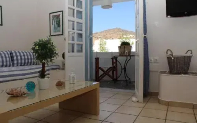 Ios Art Studios & Luxury Apartments