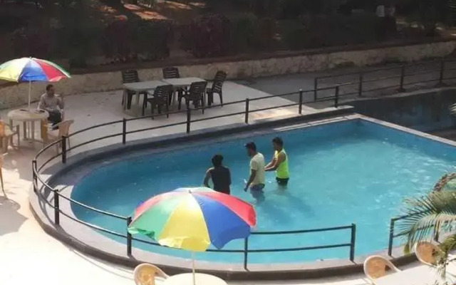 Hotel Girija Resort