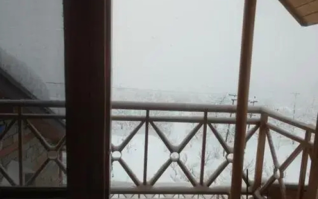 Peak And Snow Cottage