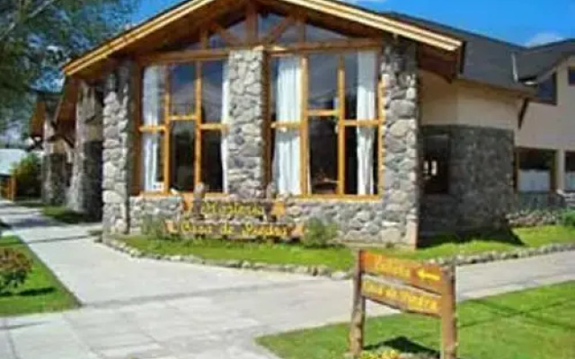 Hosteria y Cabañas Casa de Piedra