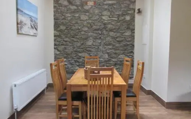 Lakeview Courtyard Cottage