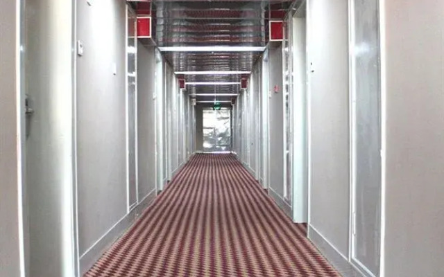 Qingdao Yingshi Hotel