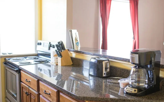 Walking distance to Forest Park&Zoo