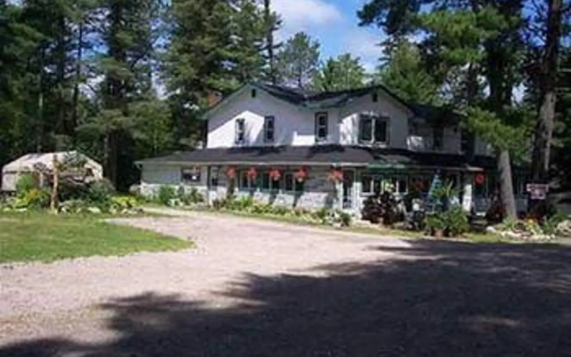 Happy Landing Lodge