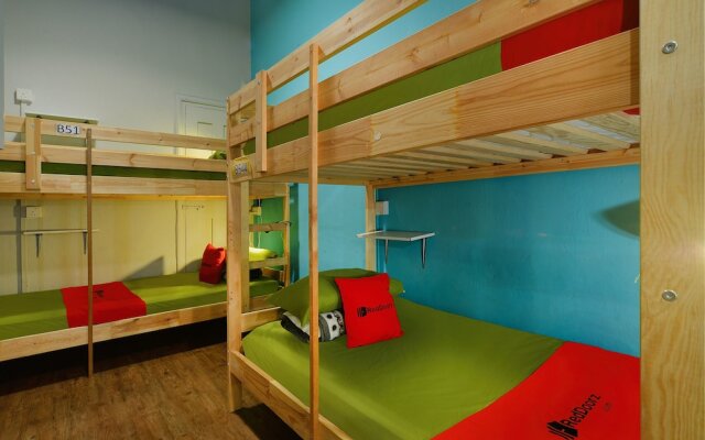 RedDoorz Hostel @ Lavender Street